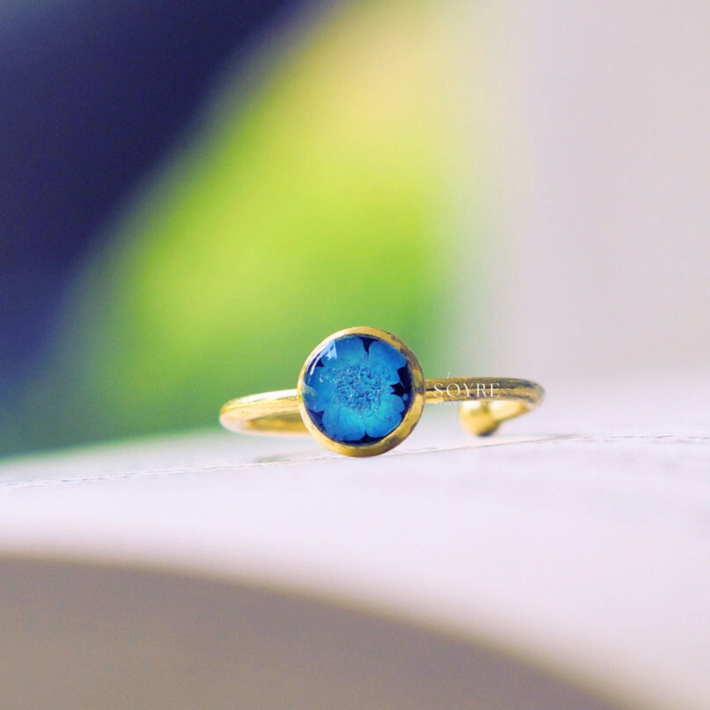 Handmade resin ring made of real flowers