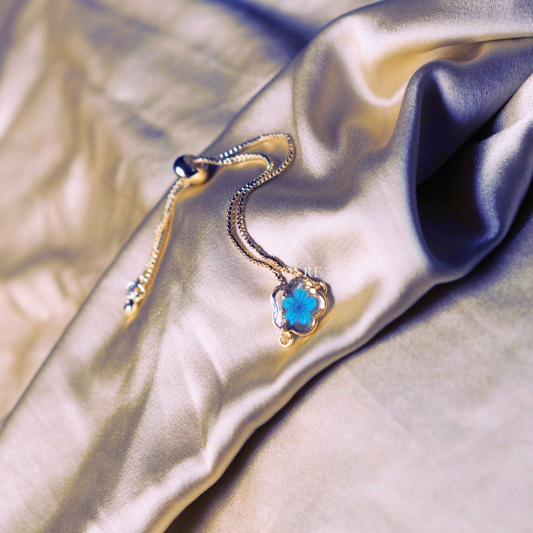 Handmade resin bracelet made of real flowers