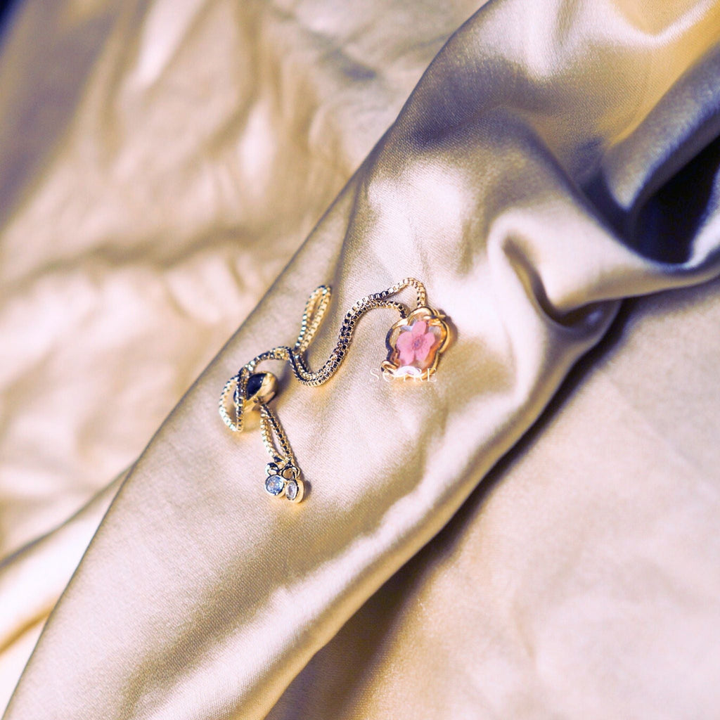 Handmade resin bracelet made of real flowers