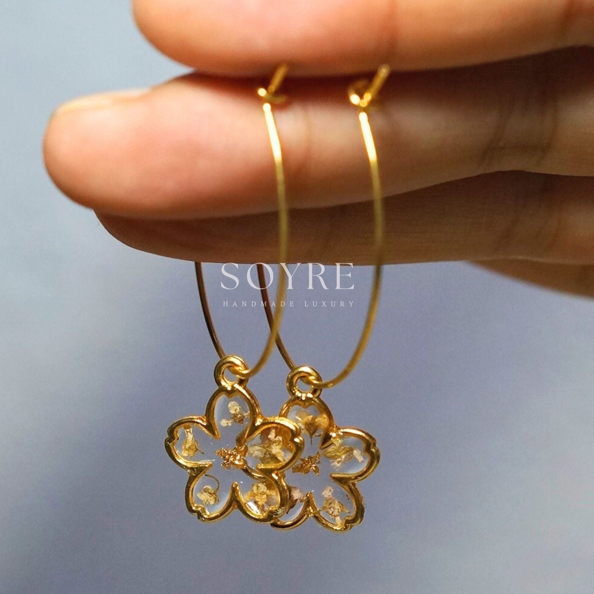 Handmade resin earrings made of real flowers