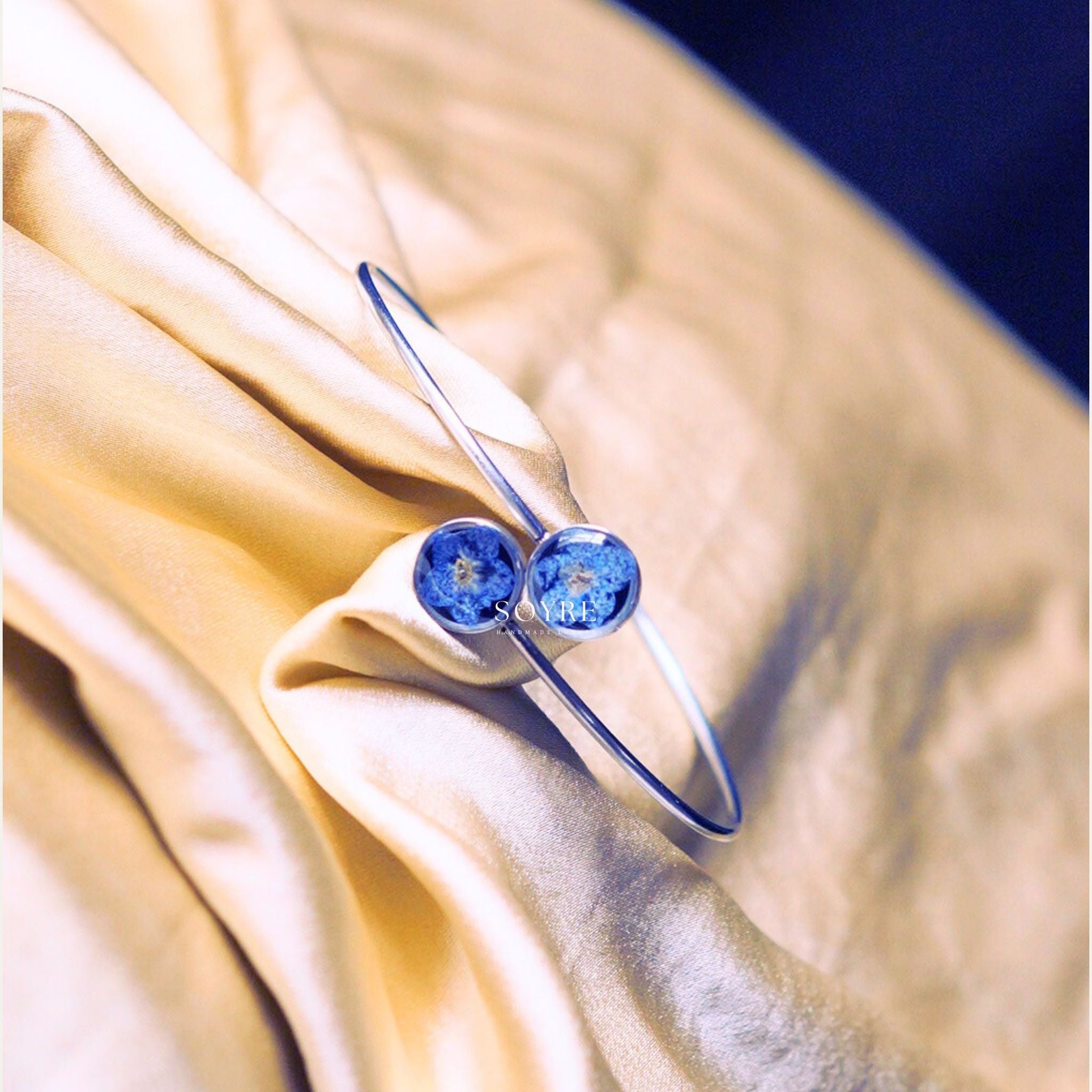 Handmade bracelet made of real flowers