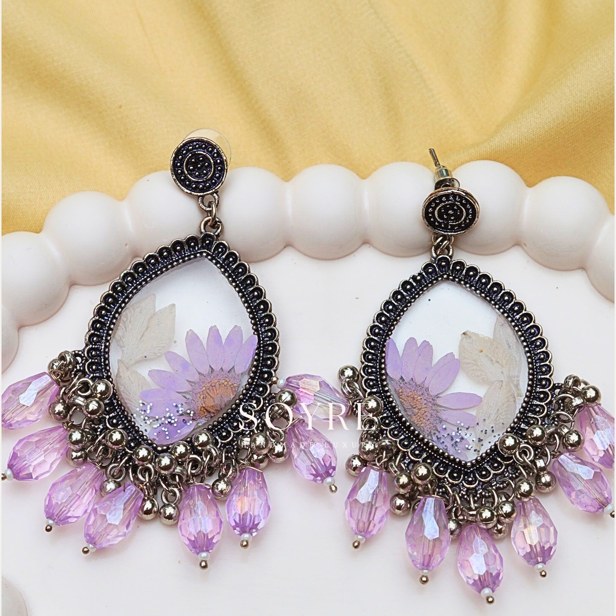 Handmade resin earrings made of real flowers
