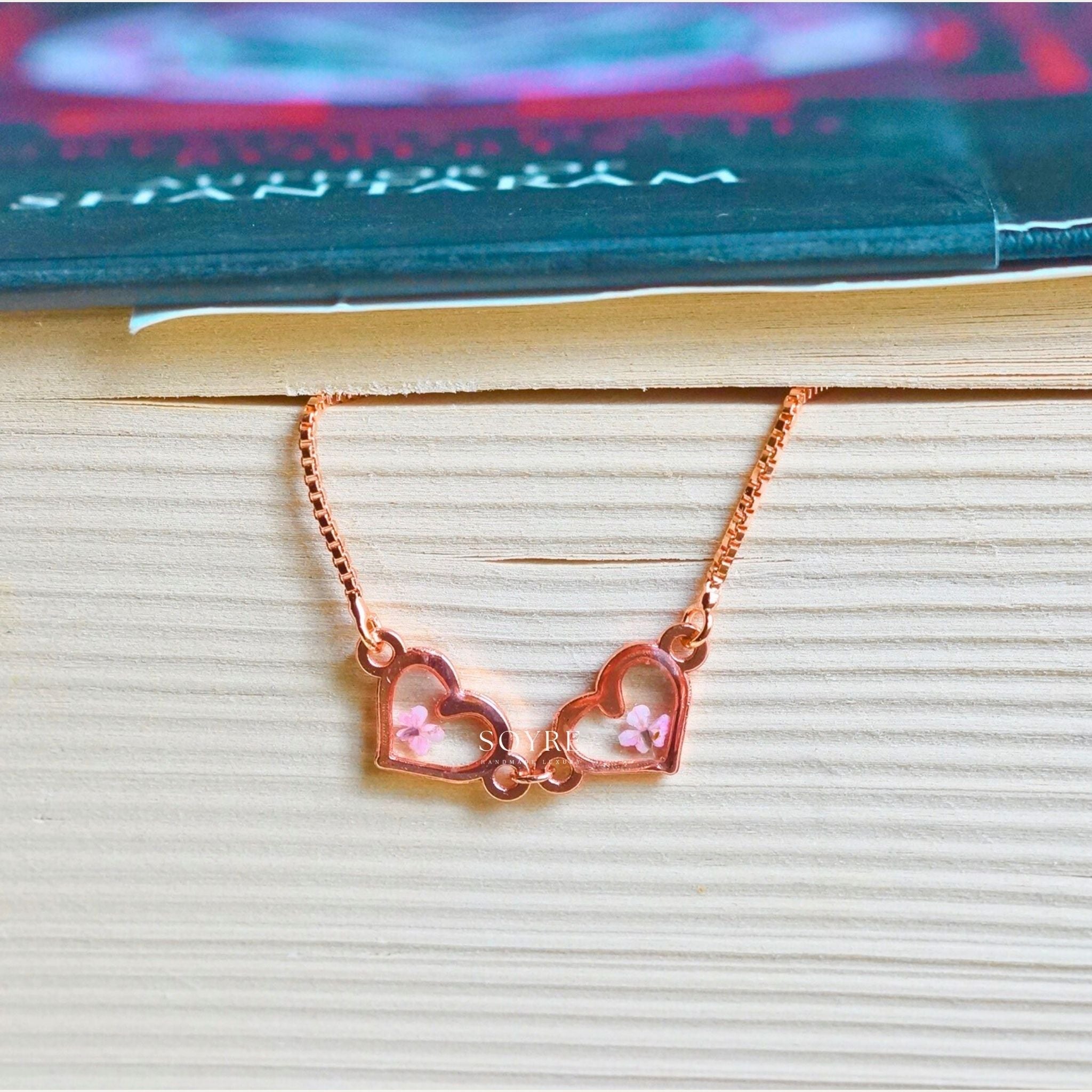 Handmade resin bracelet made of real flowers