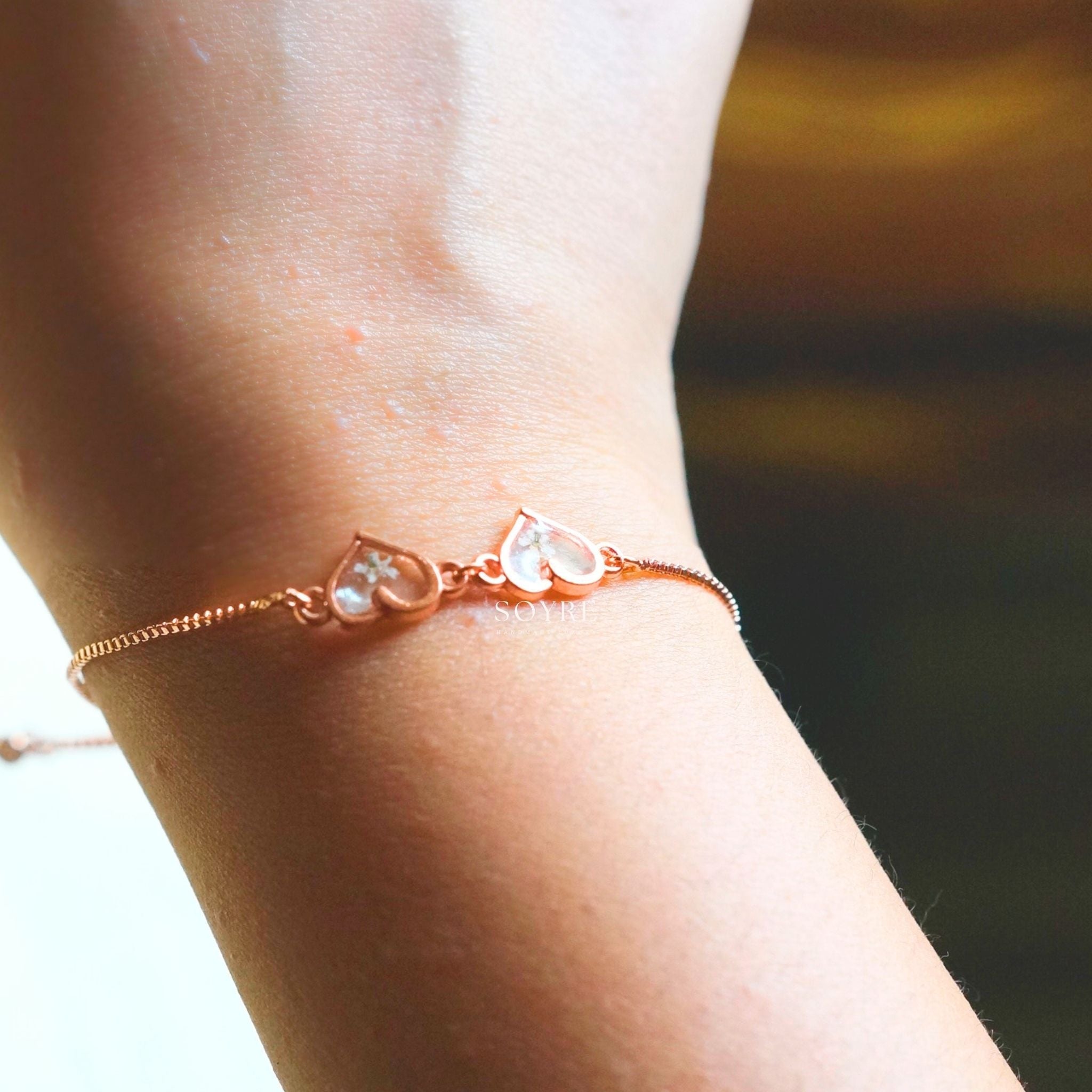 Handmade resin bracelet made of real flowers