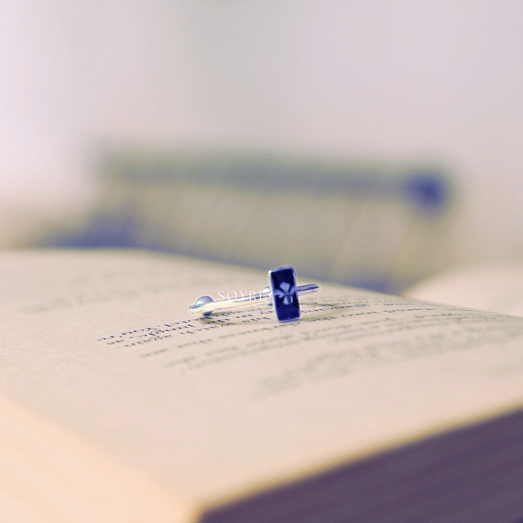 dainty rings made of real flowers